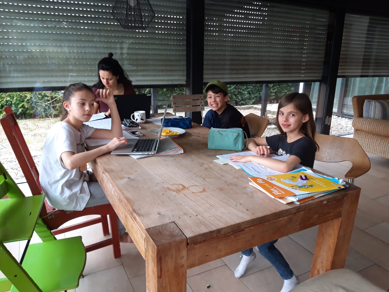 ONGwirbleibenzuHause – Carlotta (6.1), Mom, Rubens (zukünftige 5.2), Cosima (2.Kl.)