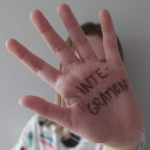 Leni Elisa Gustke Hand Frauentag Integration