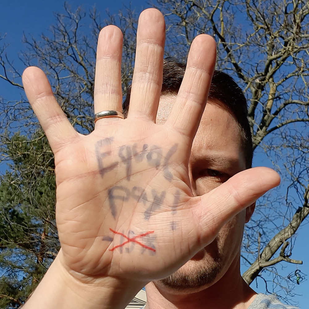 Bauer Hand Frauentag equal pay gleiche Bezahlung