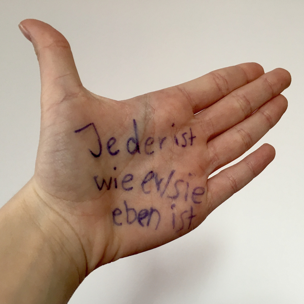 Cheyenne Rabenhorst Hand Frauentag jeder ist wie er / sie eben ist