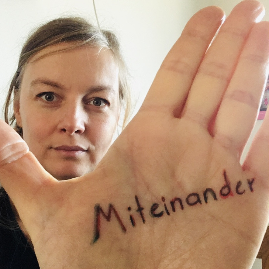 Humann Hand Frauentag miteinander