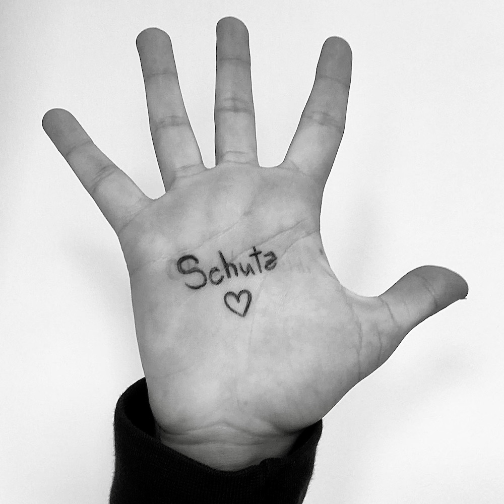 Henriette Küchler Hand Frauentag Schutz