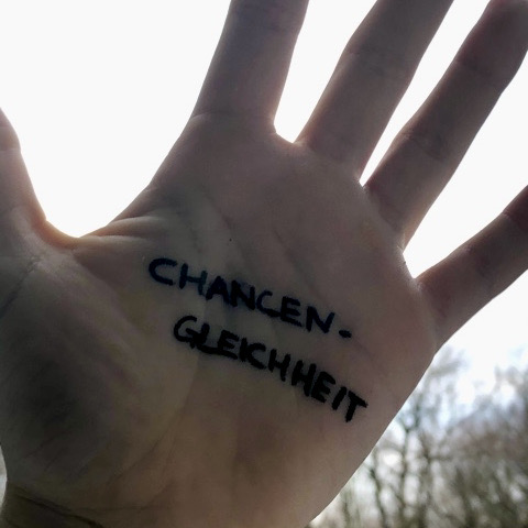 Chantal Jeschke Hand Frauentag Chancengleichheit