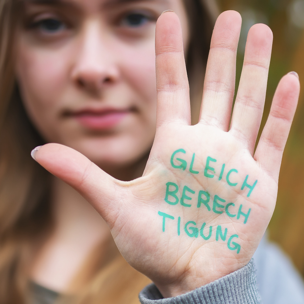 Mercedes Peitz Hand Frauentag Gleichberechtigung