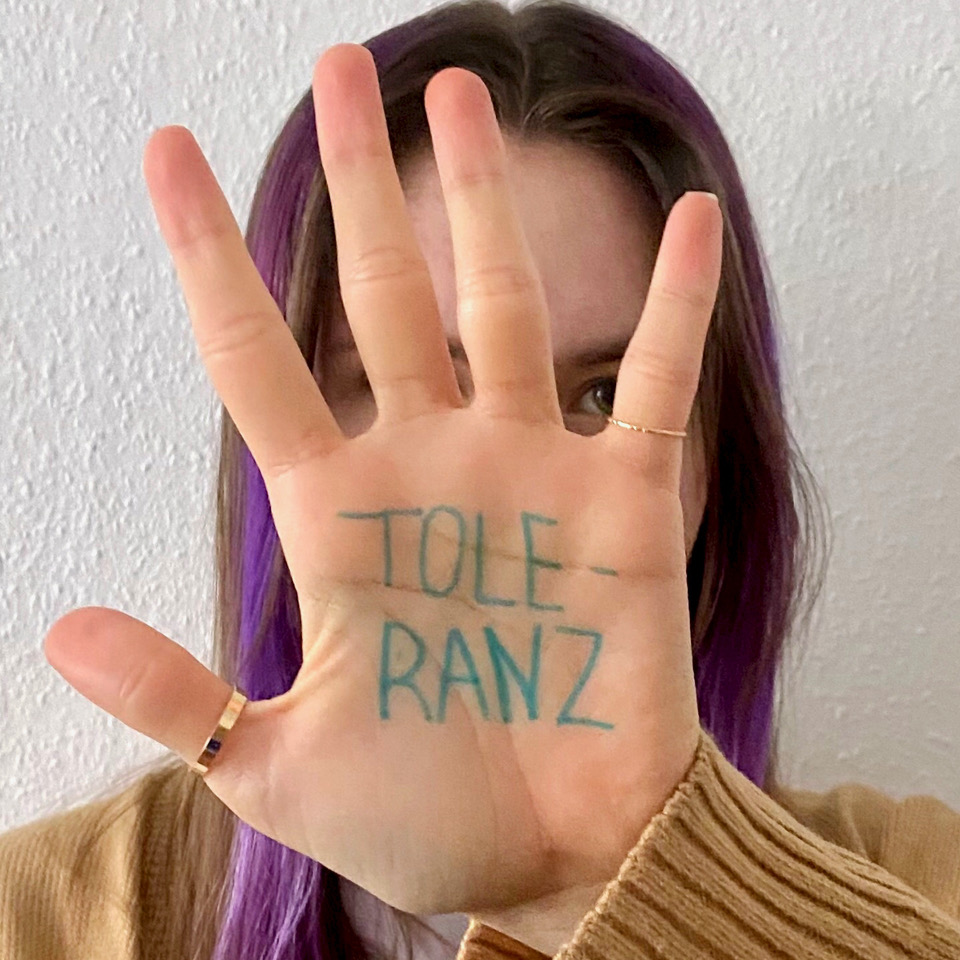 Veronika Gross Hand Frauentag Toleranz 2