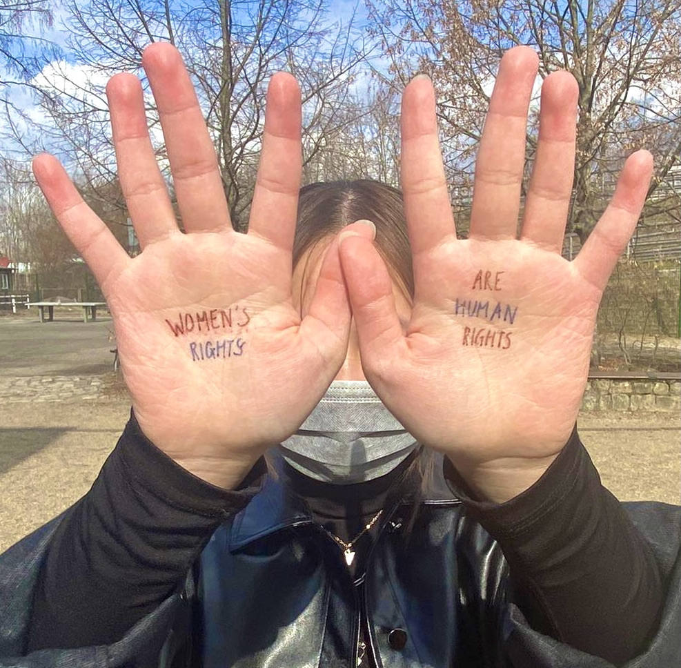 Nguyen Ta Mai Anh Hand Frauentag women’s rights are human rights