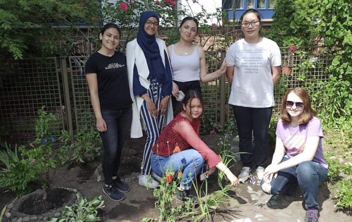 Betriebspraktikum Schülerpraktikum 9. Klasse Jahrgang Treppenhaus Gartenarbeit Beete